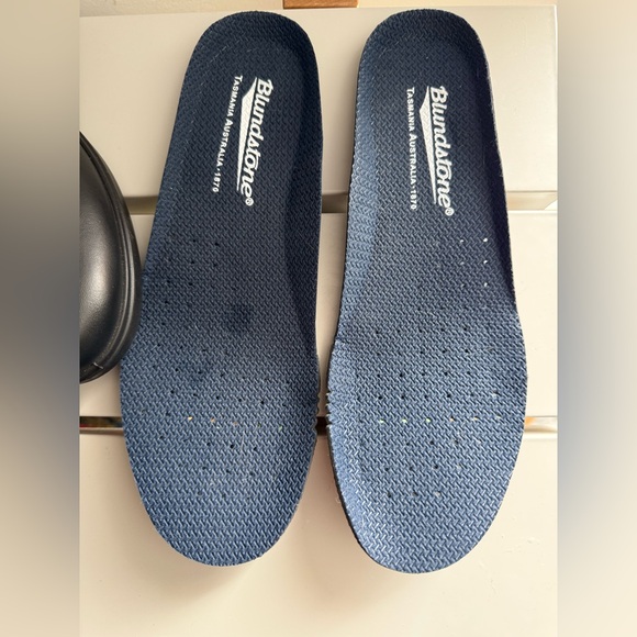 Blundstone Black Leather Block-Heel Boots - Picture 8 of 8